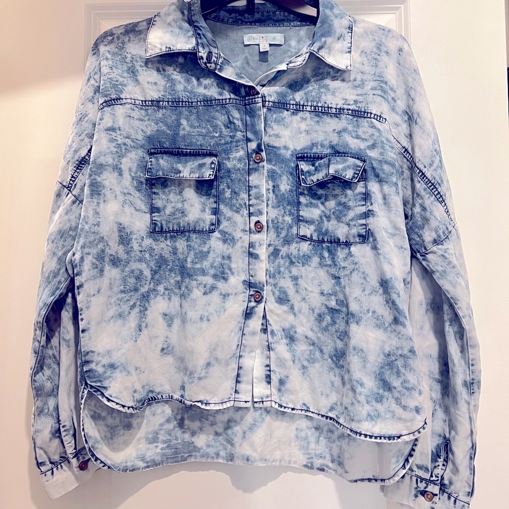 Light Blue and White Button
Up Long Sleeved Top